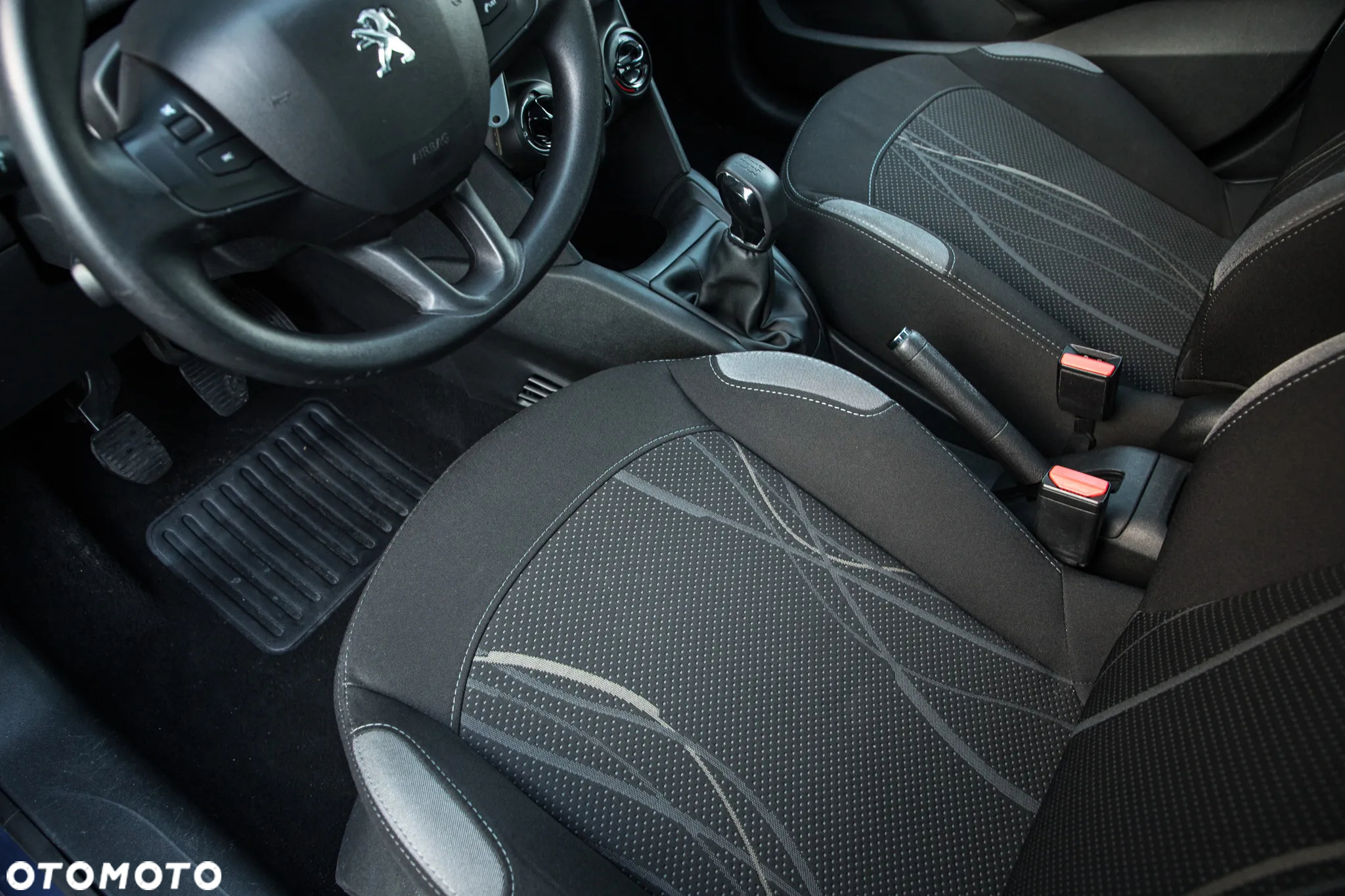 Peugeot 208 - 15