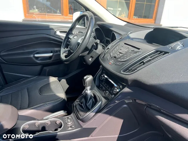 Ford Kuga 1.5 EcoBoost 2x4 Titanium - 16