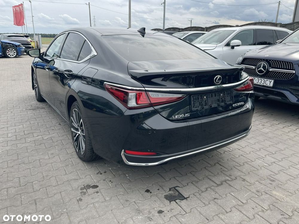Lexus ES 300h Style Edition - 4
