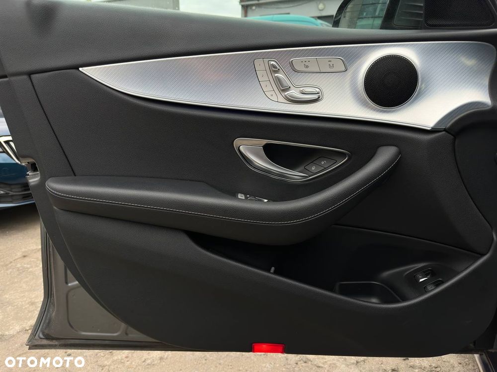 Mercedes-Benz Klasa E 300 de Business Edition - 17