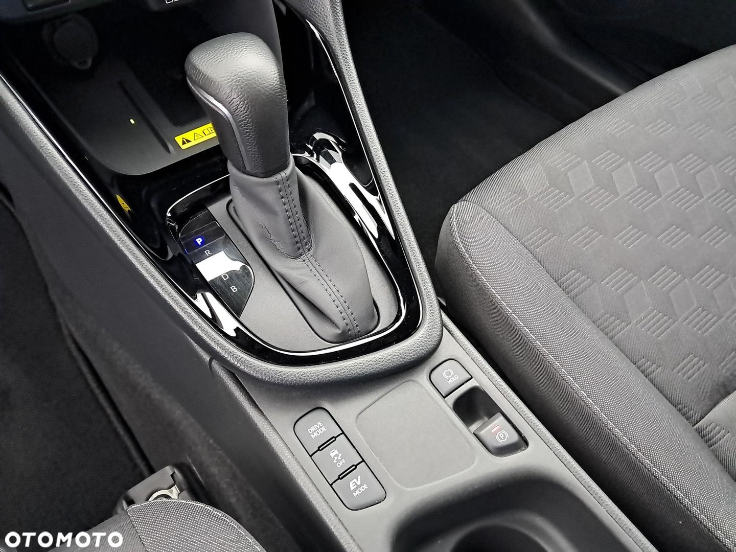 Toyota Yaris Hybrid 1.5 Style - 21