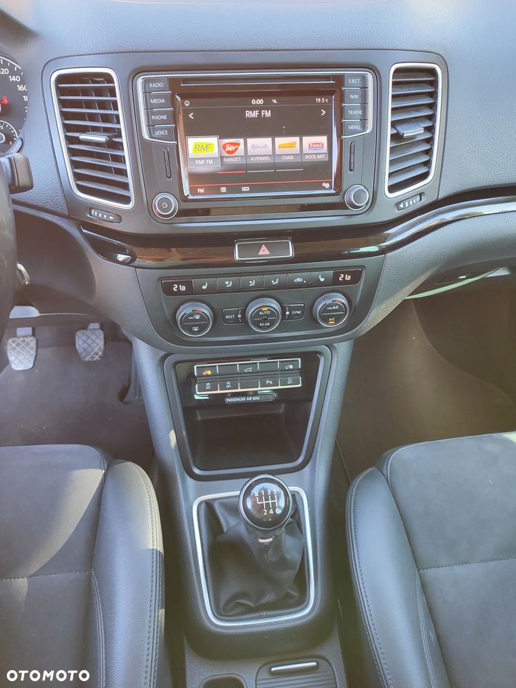 Volkswagen Sharan 2.0 TDI (BlueMotion Technology) Highline - 17