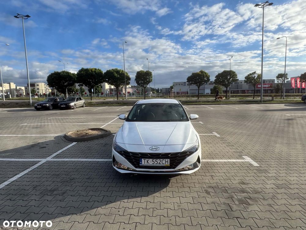 Hyundai Elantra 1.6 Executive - 1