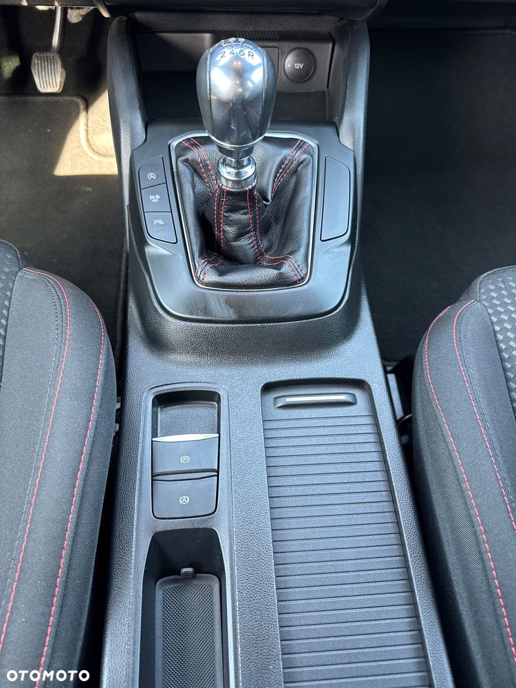 Ford Focus 1.0 EcoBoost Hybrid ST-LINE - 30