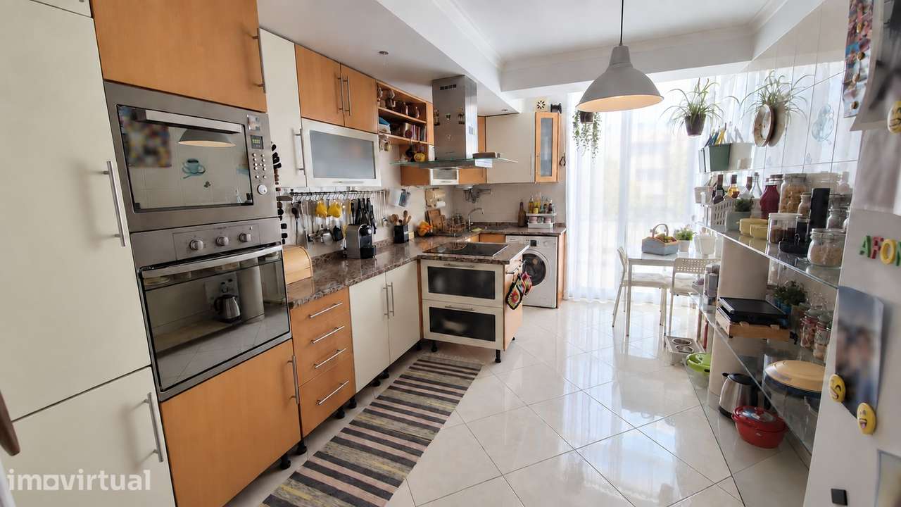 Apartamento T3 amplo com suite, duas varandas e box privativa - Grande imagem: 5/16