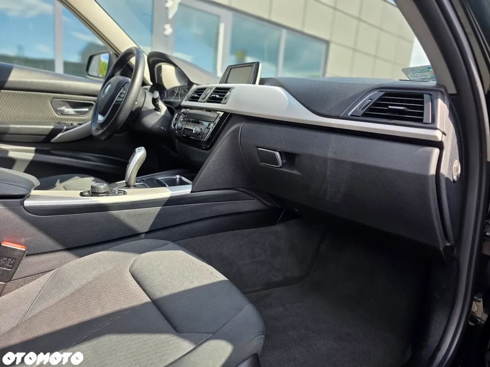 BMW Seria 3 318i GPF Advantage - 23