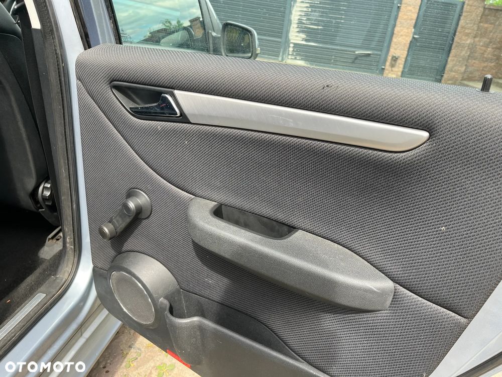 Mercedes-Benz Klasa B 180 CDI Autotronic Special Edition - 14