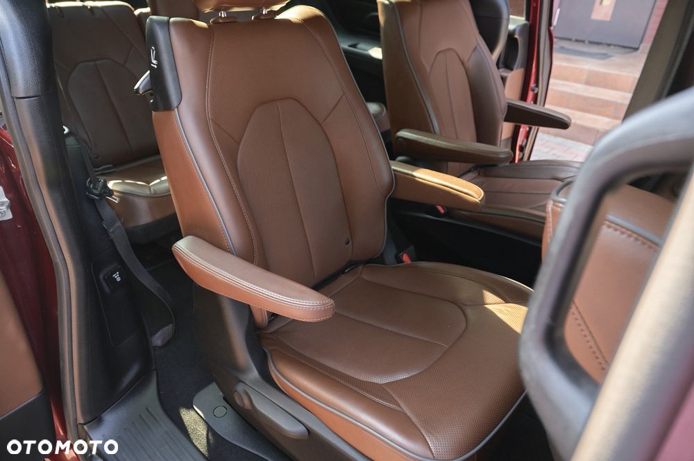 Chrysler Pacifica - 28