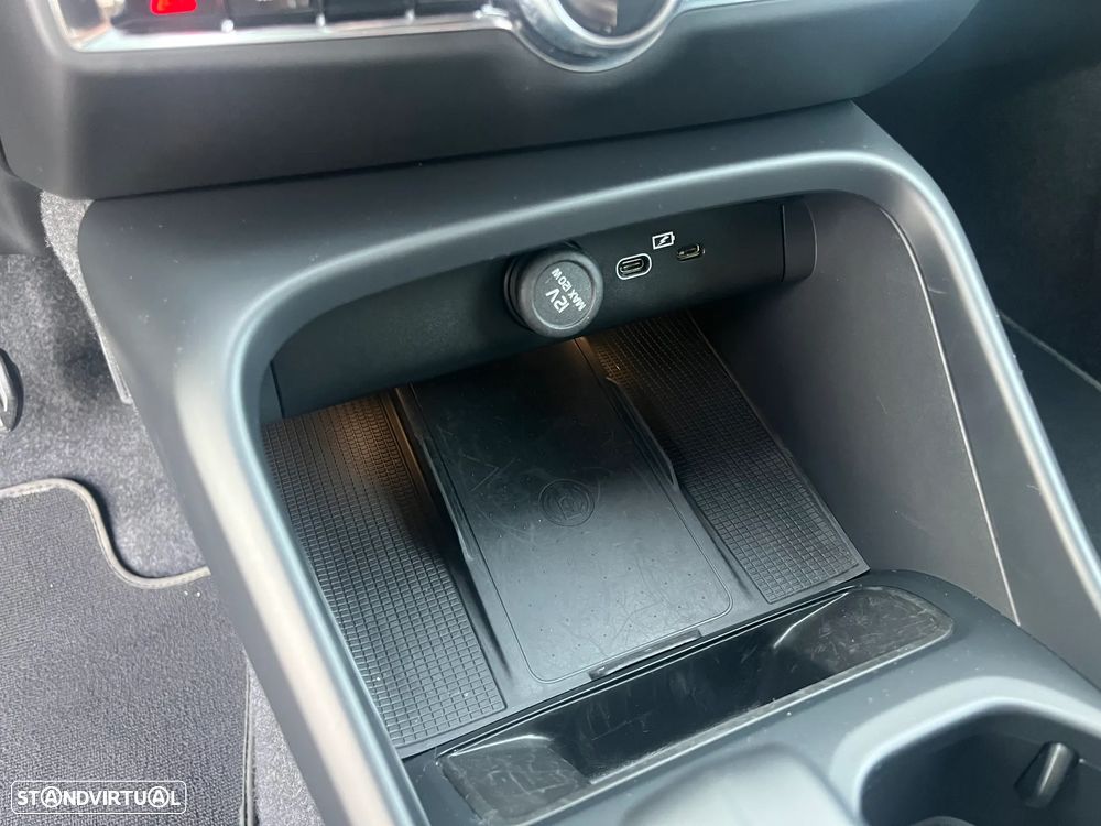 Volvo XC 40 2.0 B3 Core - 24