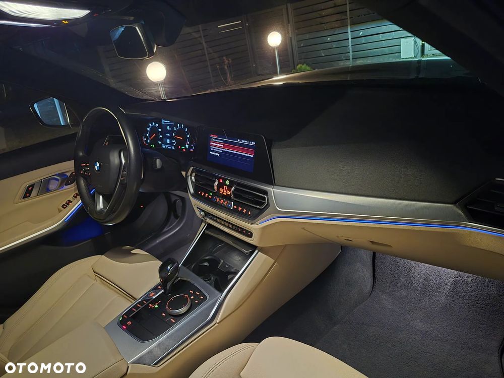 BMW Seria 3 330i - 12
