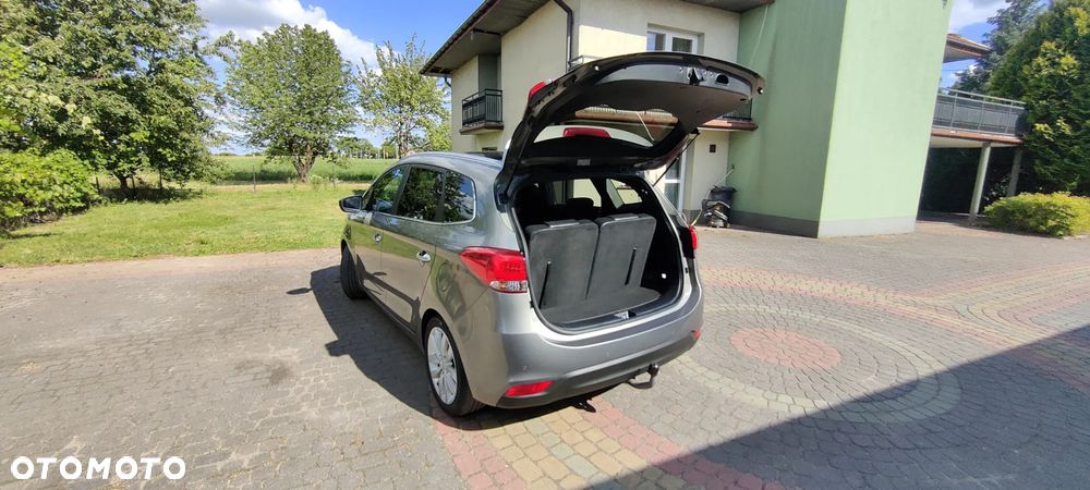 Kia Carens 1.7 CRDi XL 7os - 21