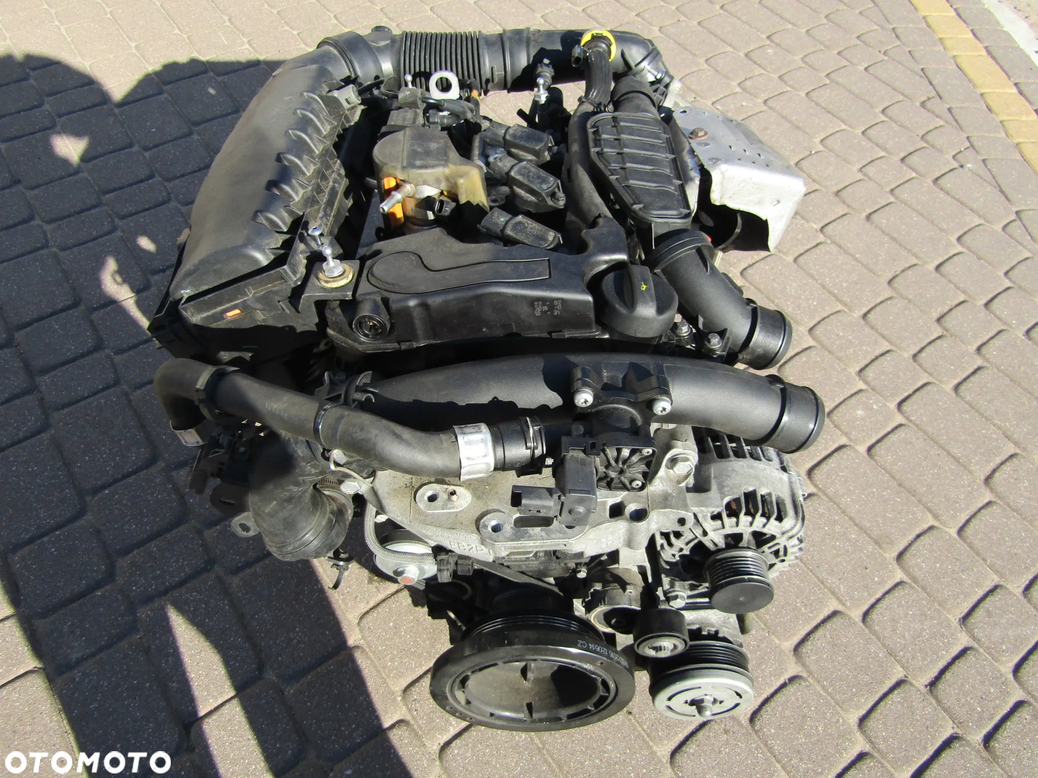 SILNIK  PEUGEOT CITROEN 1.2 THP 10XTA1 HN02 - 3