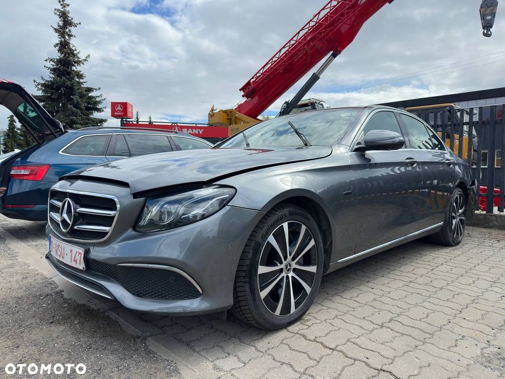 Mercedes-Benz Klasa E 300 de Business Edition - 3