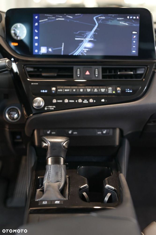 Lexus ES 300h Business Edition - 38