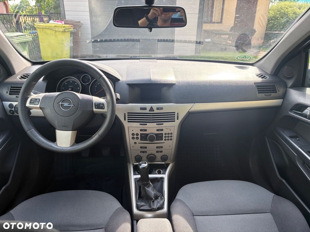 Opel Astra 1.9 CDTI Enjoy - 9
