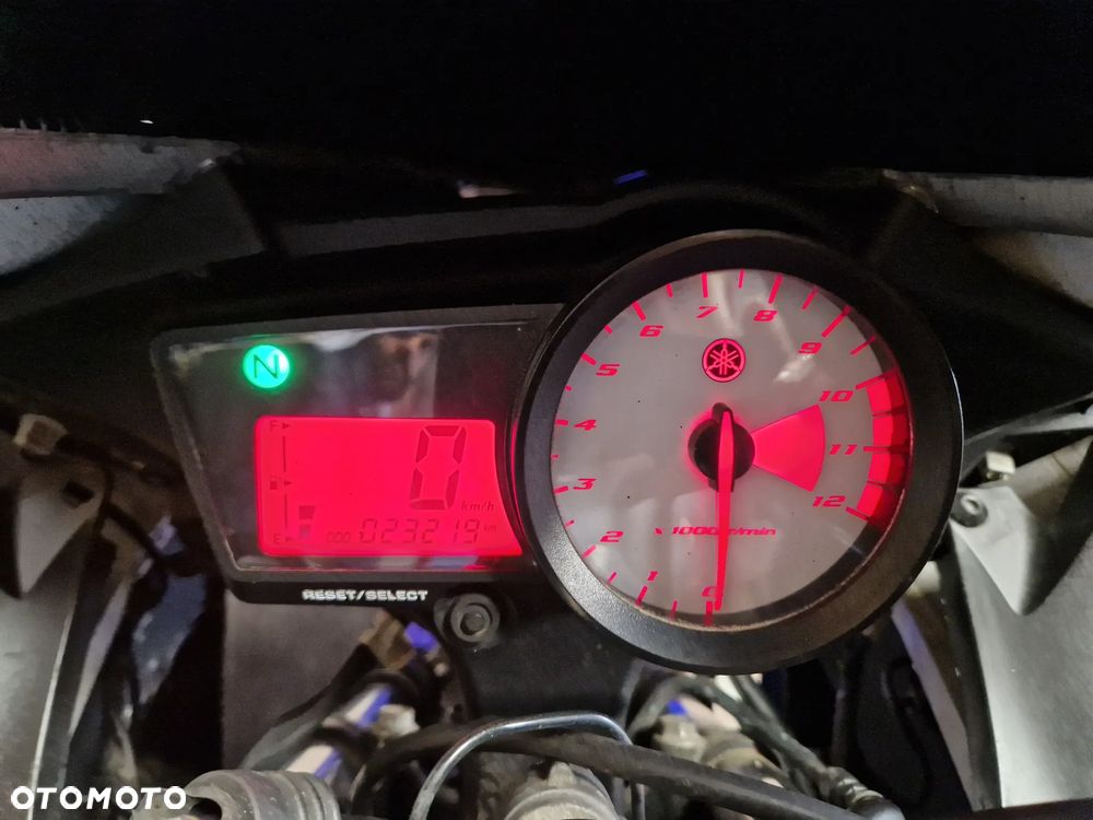 Yamaha YZF - 28