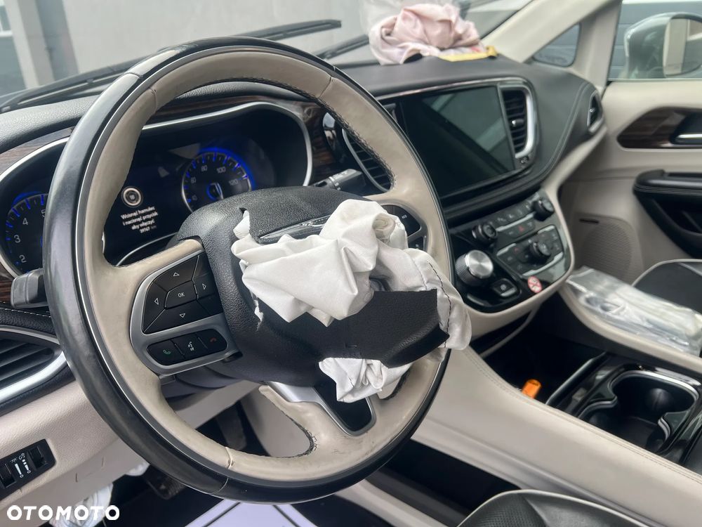 Chrysler Pacifica - 10