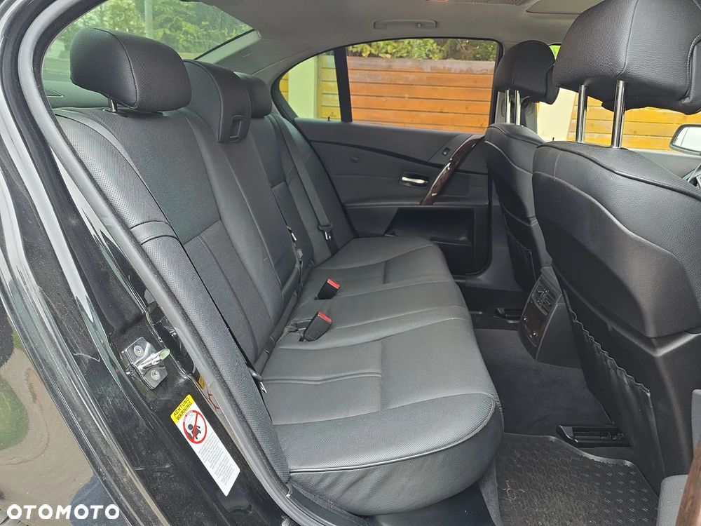 BMW Seria 5 545i - 12