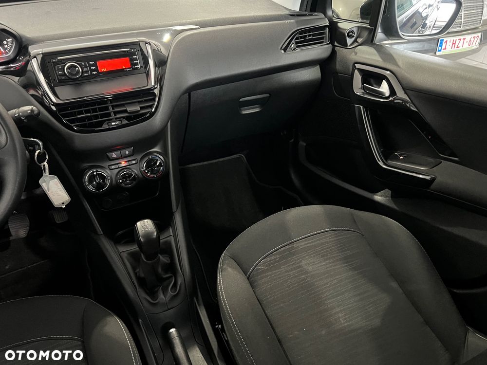 Peugeot 208 - 19
