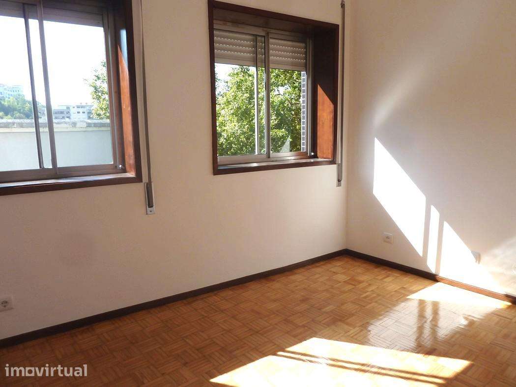 Apartamento T1+1 mobilado em Coimbra (Av. Emídio Navarro) - Grande imagem: 5/9