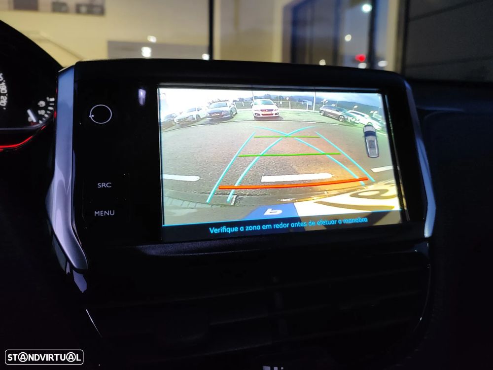 Peugeot 2008 1.2 PureTech Allure EAT6 - 23