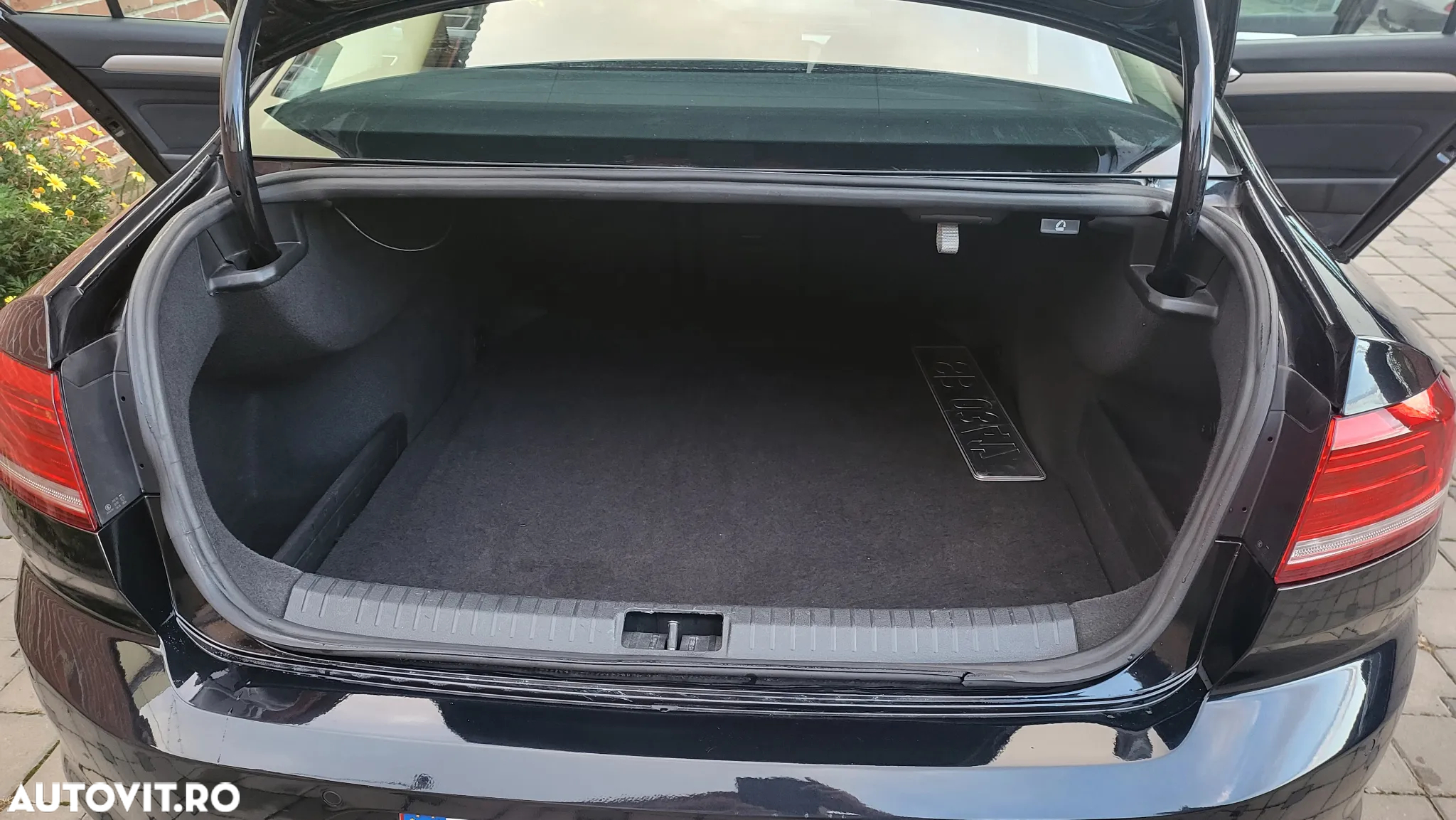 Volkswagen Passat - 13