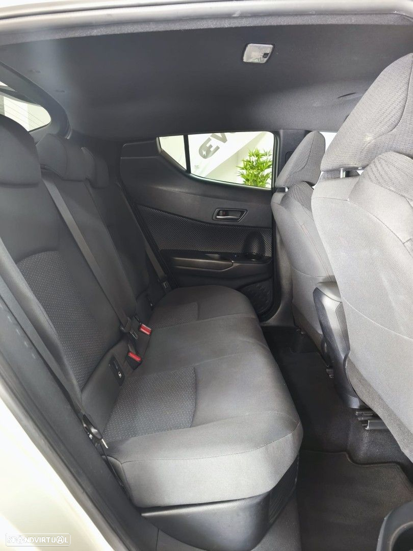 Toyota C-HR 1.8 HSD Exclusive+P.Luxury - 16