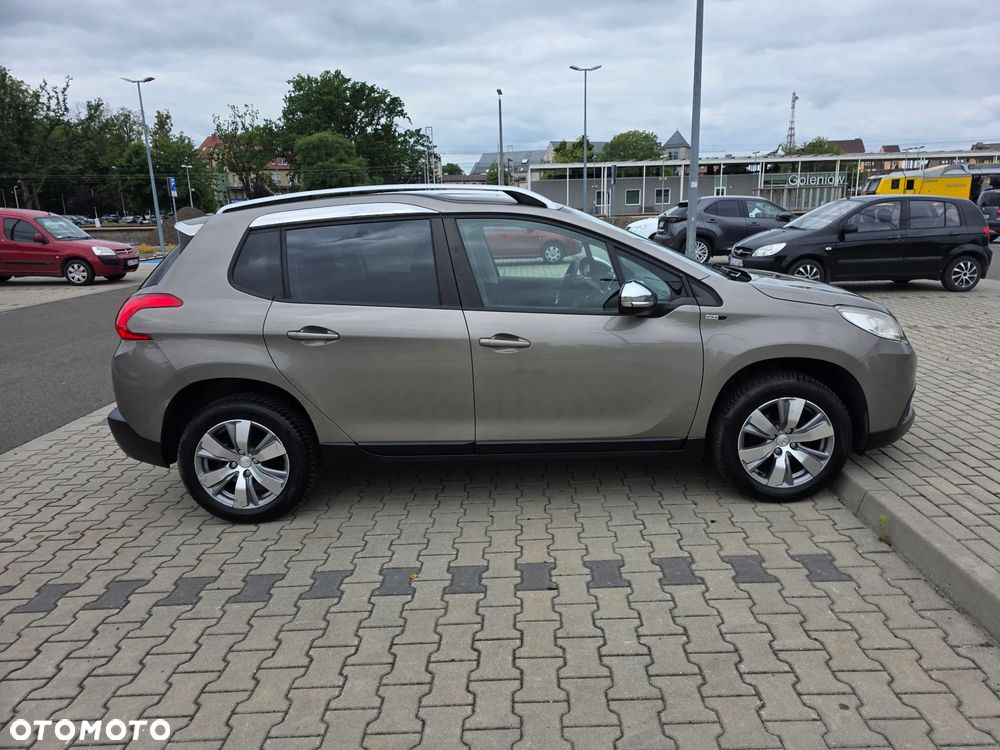 Peugeot 2008 1.2 Pure Tech Style EU6 - 4