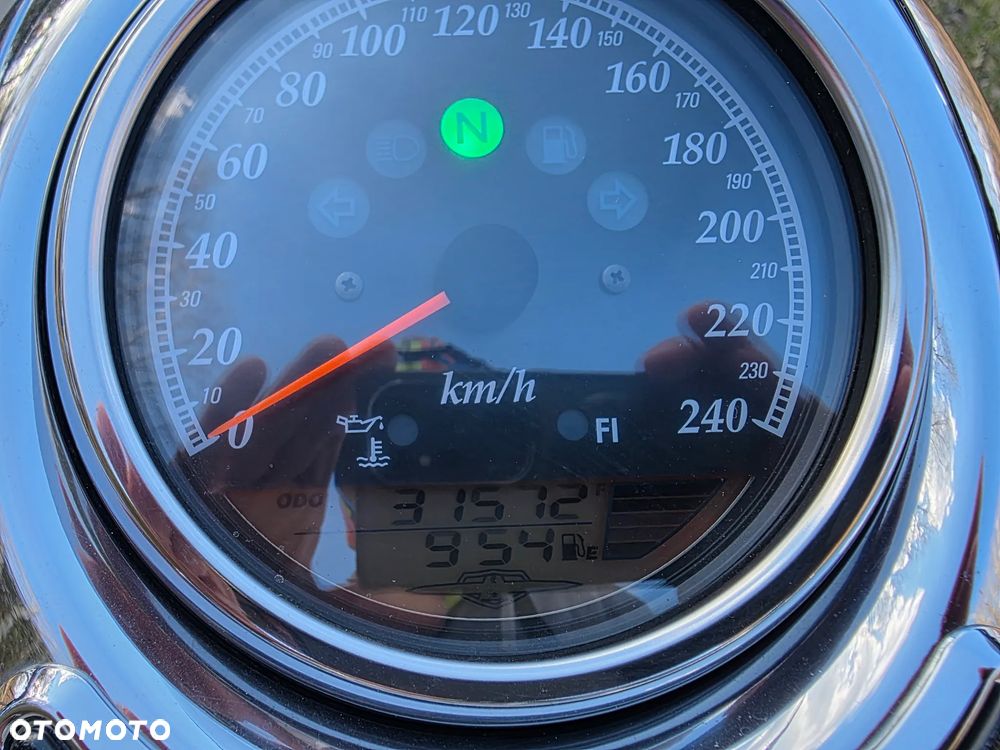 Suzuki Intruder - 11