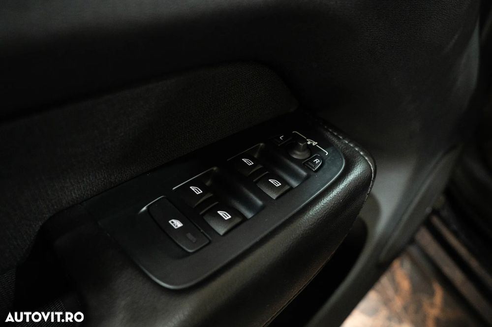 Volvo XC 60 D4 AWD Geartronic Momentum - 23