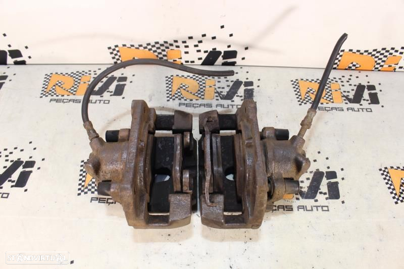 Pinças Frontais BMW 330d / 325i / 330i - 6765881 / 6765882 - 9