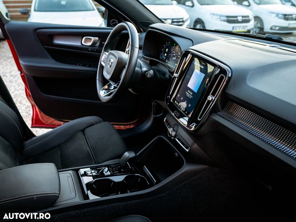 Volvo XC 40 B4 AT8 AWD Mild Hybrid R-Design - 31