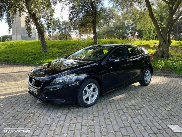 Volvo V40 2.0 D2 Momentum - 1