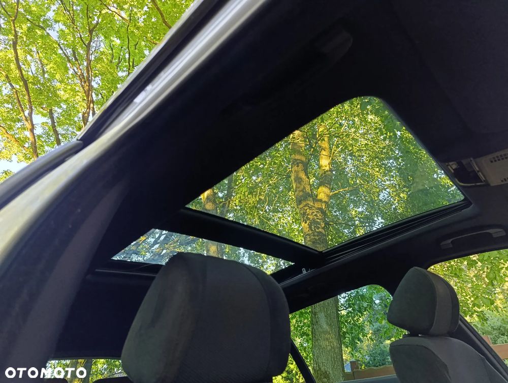 BMW Seria 3 330i - 11
