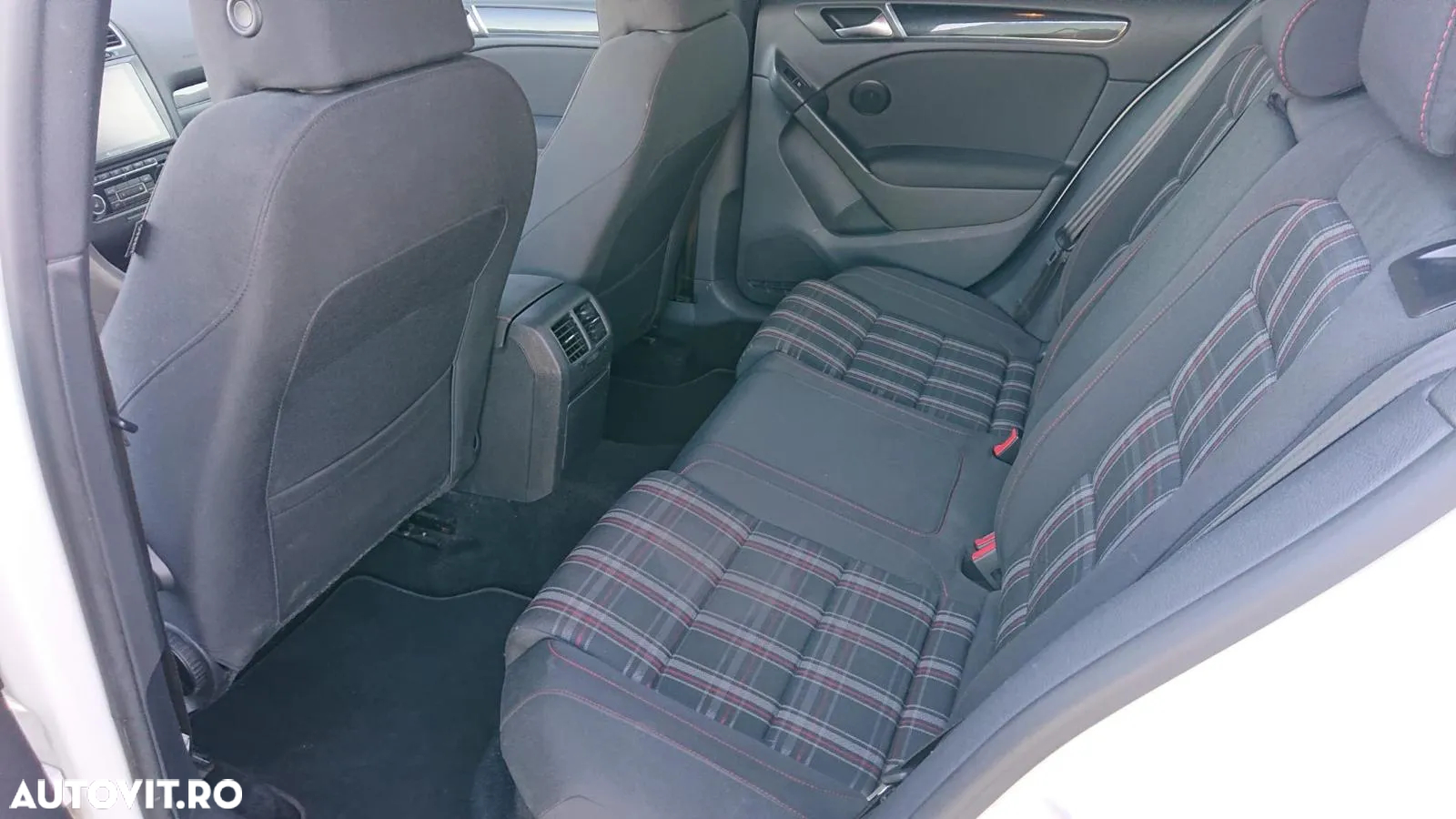 Volkswagen Golf 2.0 TSI GTI - 12