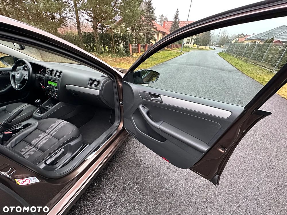 Volkswagen Jetta 1.4 TSI Match - 29