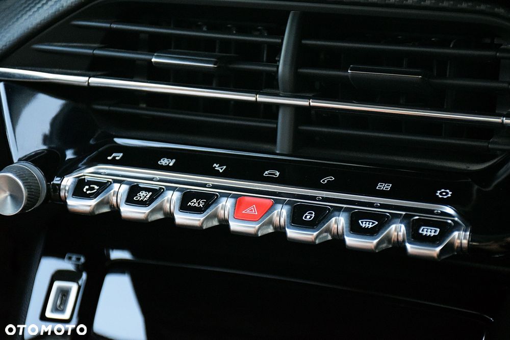 Peugeot 2008 1.5 BlueHDi Allure S&S EAT8 - 28