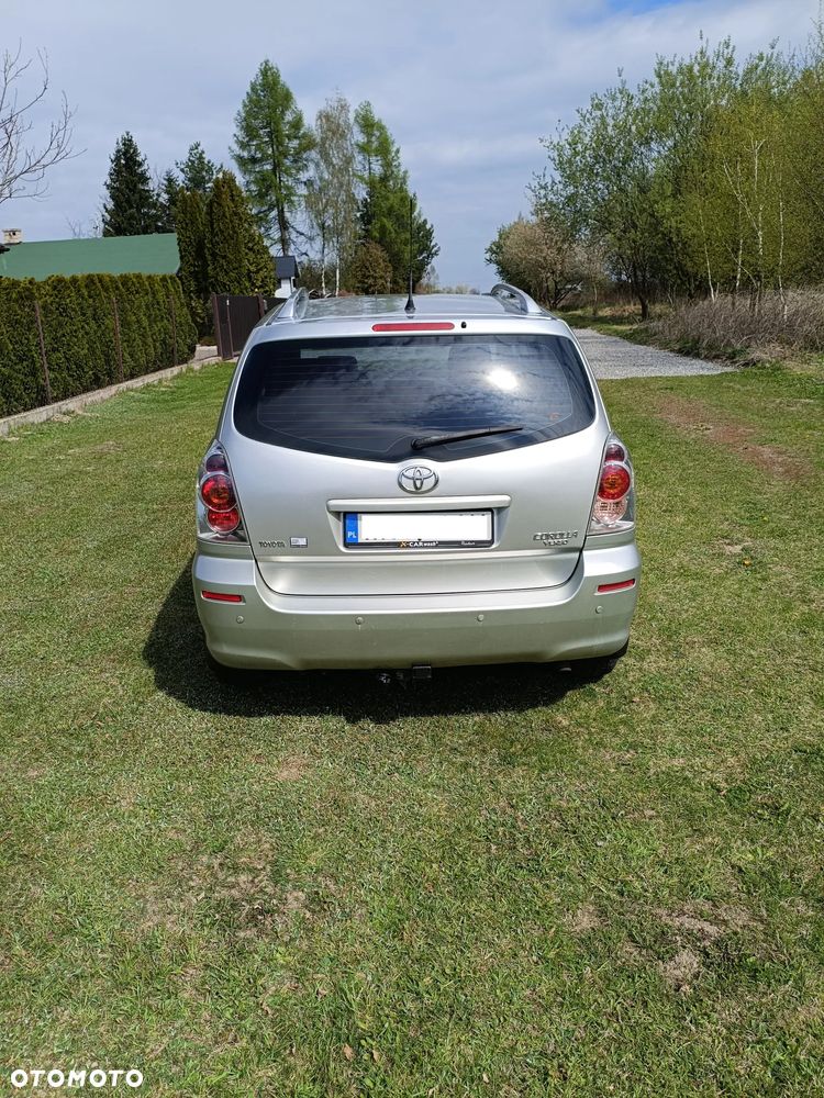 Toyota Corolla Verso 1.8 Sol + - 4