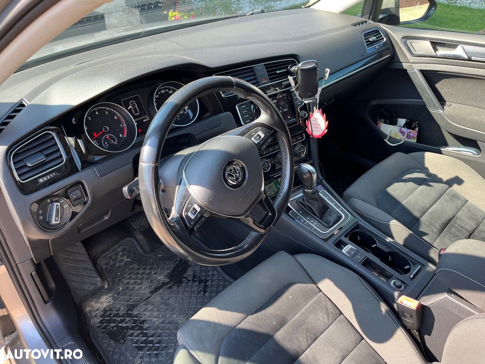 Volkswagen Golf - 6