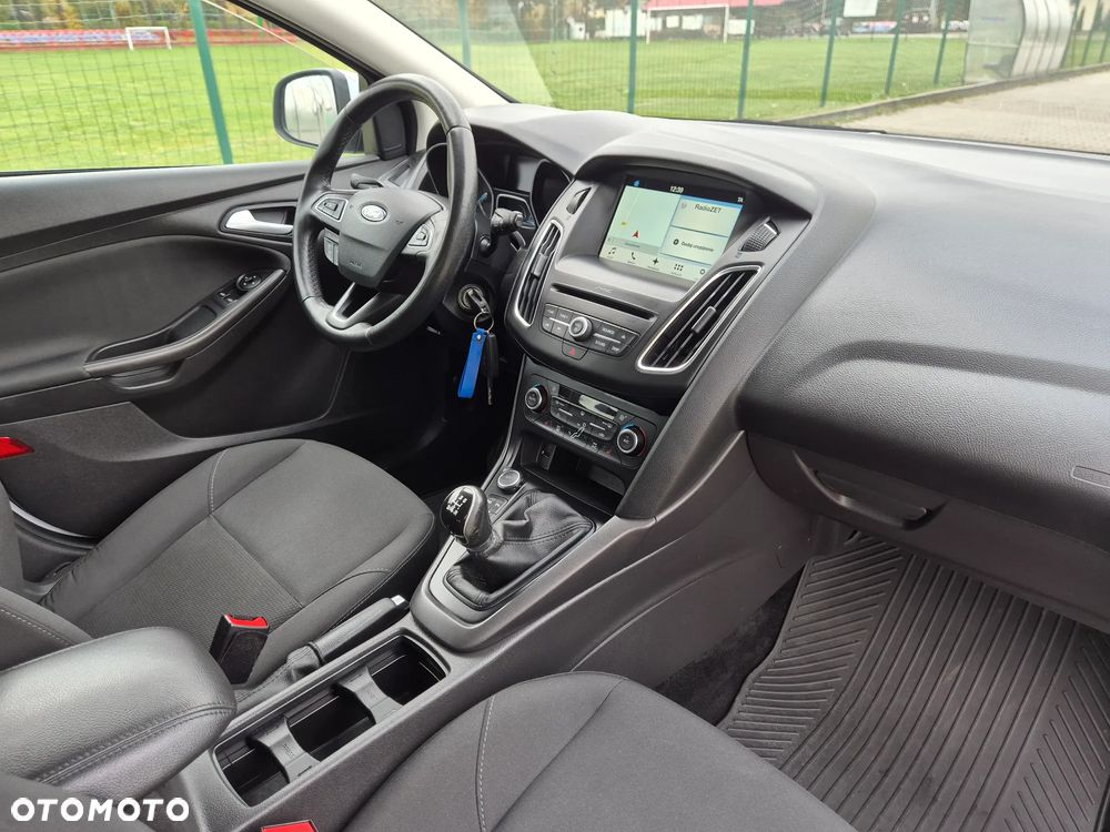 Ford Focus - 32