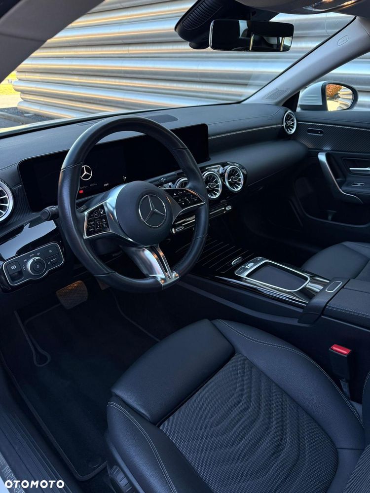 Mercedes-Benz CLA 200 7G-DCT - 4