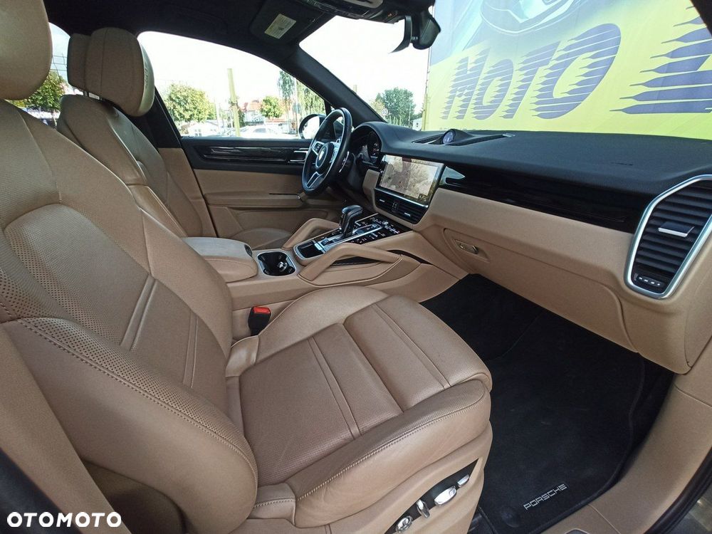 Porsche Cayenne - 12