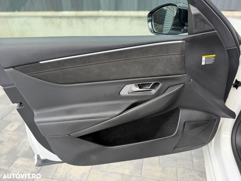 DS Automobiles DS 9 1.6 PHeV FWD 250 EAT8 PERFORMANCE Line + - 25