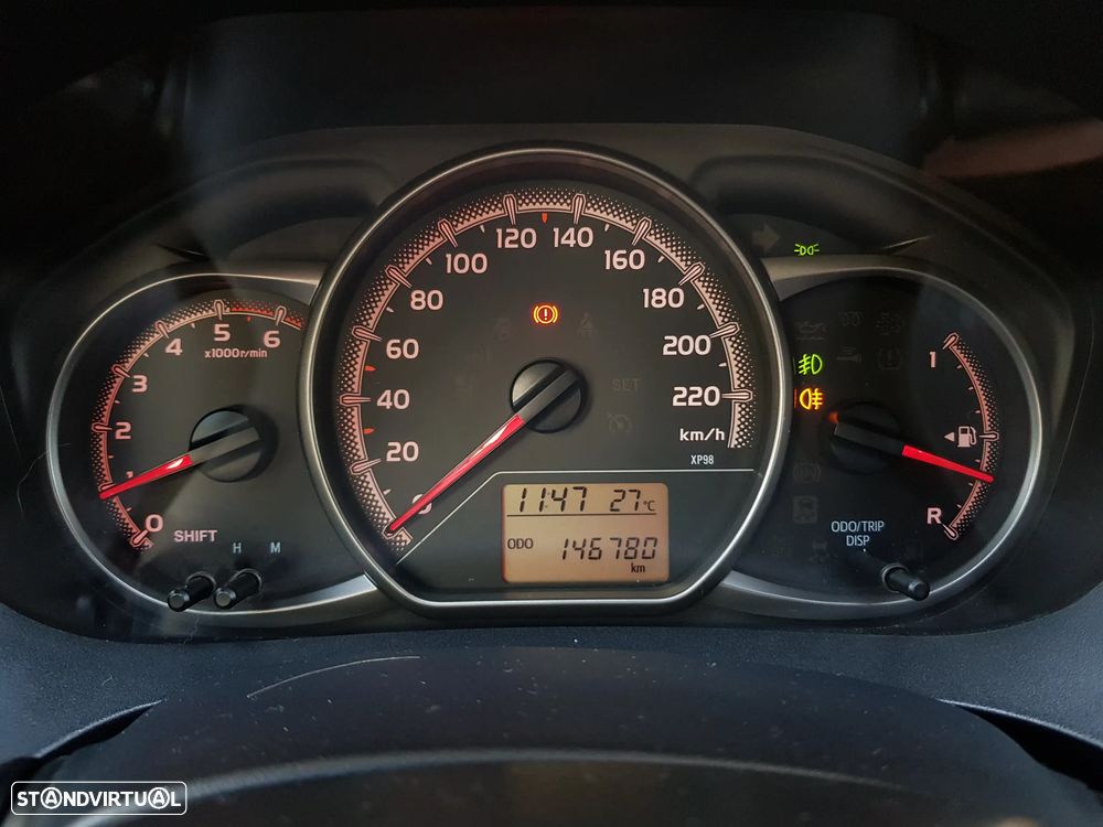 Toyota Yaris 1.4 D-4D Sport+Navi - 25