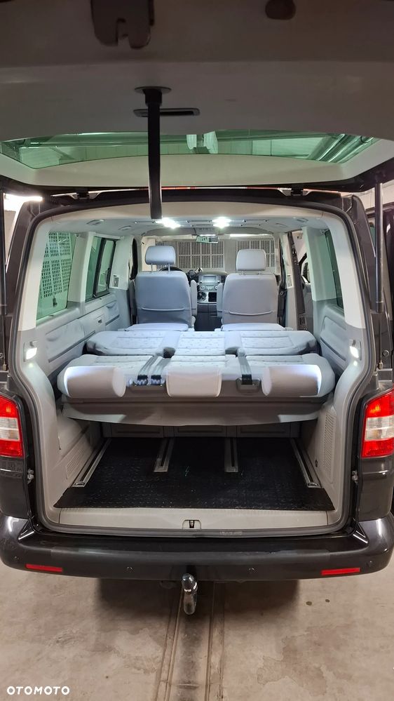 Volkswagen Multivan - 21