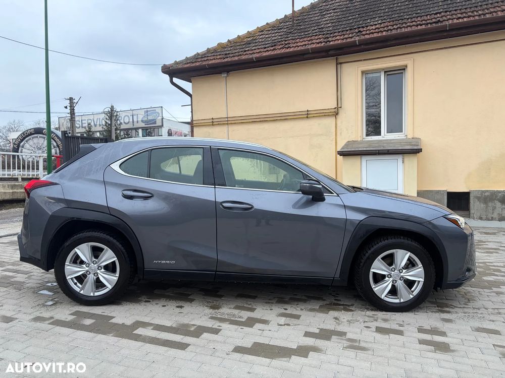 Lexus UX 250h Business Edition - 9
