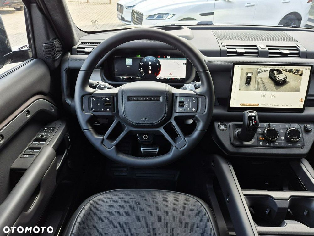 Land Rover Defender - 32