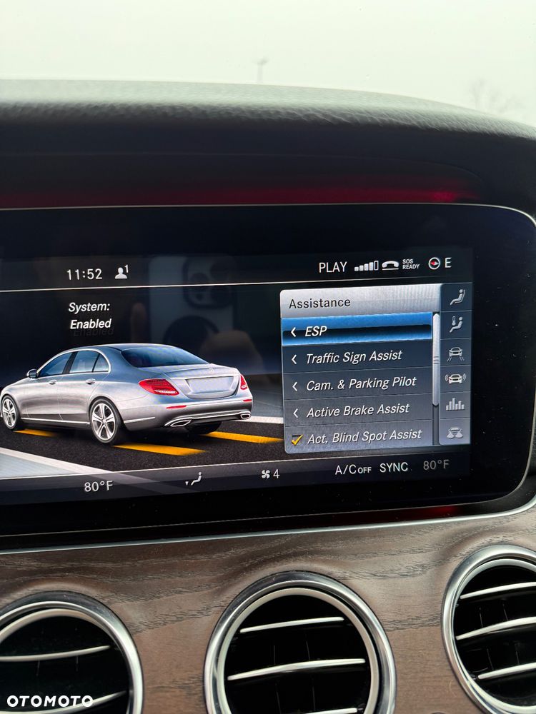 Mercedes-Benz Klasa E 300 9G-TRONIC Exclusive - 18