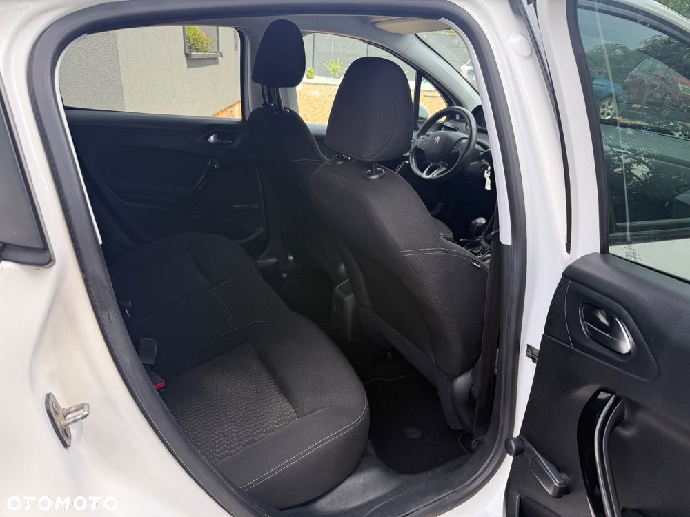 Peugeot 208 - 14