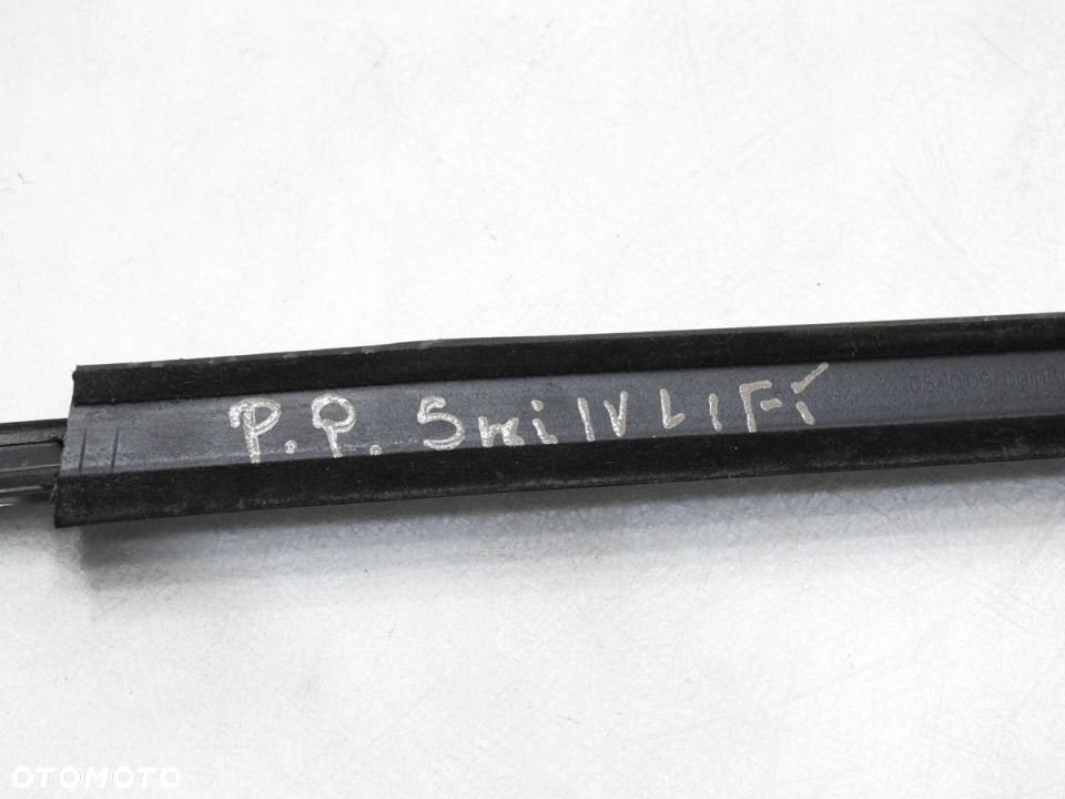 LISTWA ZGARNIAJĄCA PRAWY PRZÓD SWIFT IV LIFT - 5